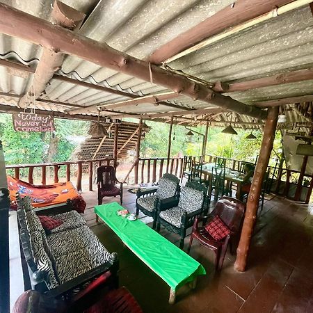 The Traveller'S Hostel & Private Rooms Сигирия Экстерьер фото