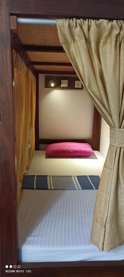 The Traveller'S Hostel & Private Rooms Сигирия Экстерьер фото