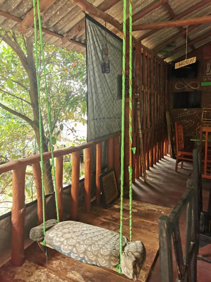 The Traveller'S Hostel & Private Rooms Сигирия Экстерьер фото