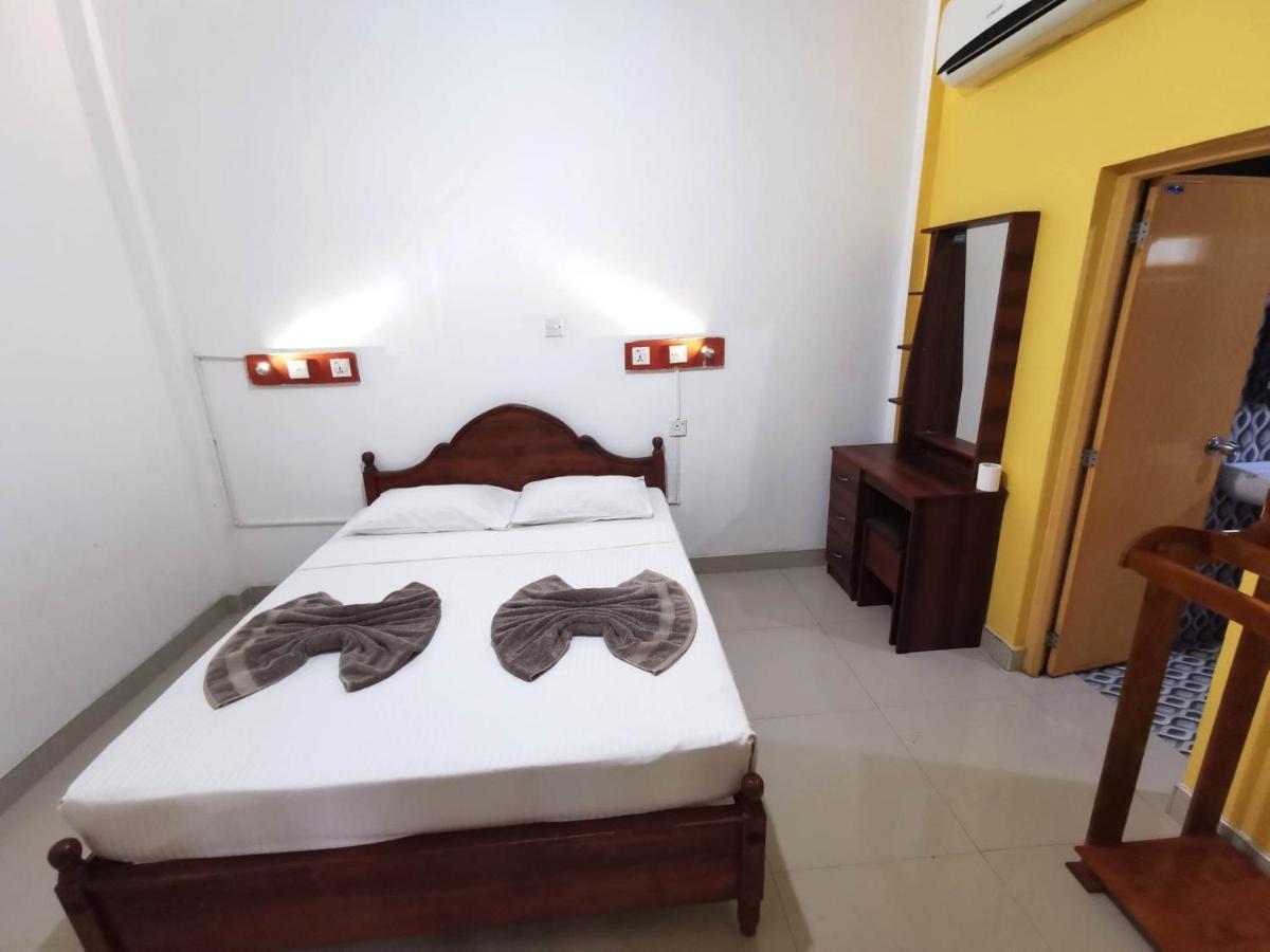 The Traveller'S Hostel & Private Rooms Сигирия Экстерьер фото