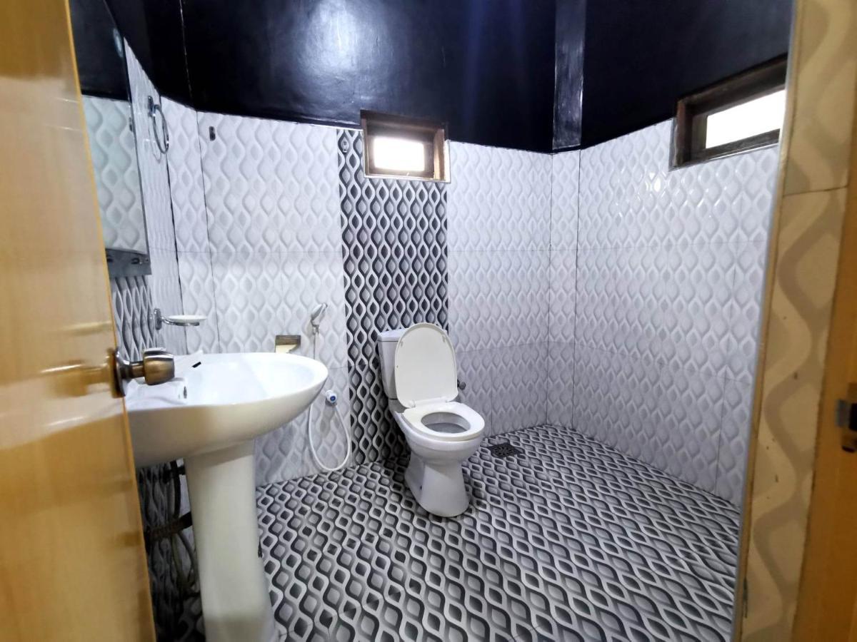 The Traveller'S Hostel & Private Rooms Сигирия Экстерьер фото