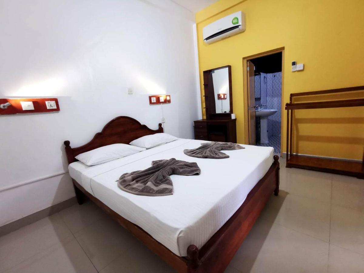 The Traveller'S Hostel & Private Rooms Сигирия Экстерьер фото